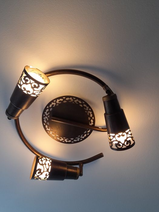 Iluminação Moderna e Elegante para Casa de Banho e Closet.