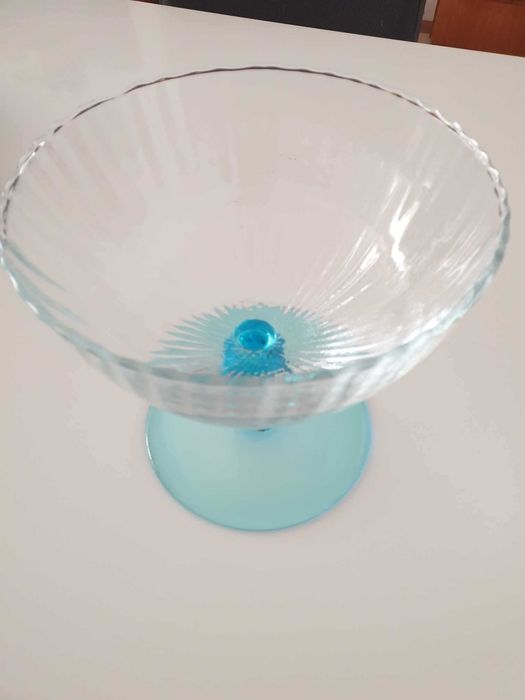 Taça grande de pé alto