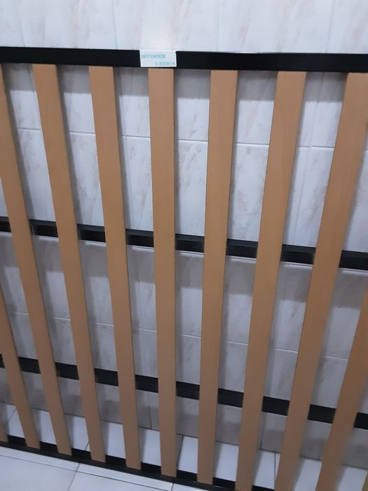 Estrado de cama 1m85cm x 1m33cm