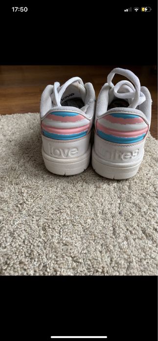 Buty adidas Carrera Low Pride, rozm 36