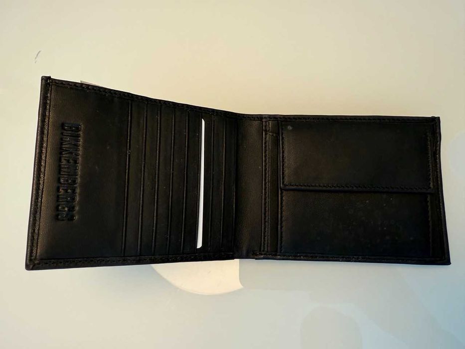 Carteira homem da marca Bikkembergs nova ainda na caixa.