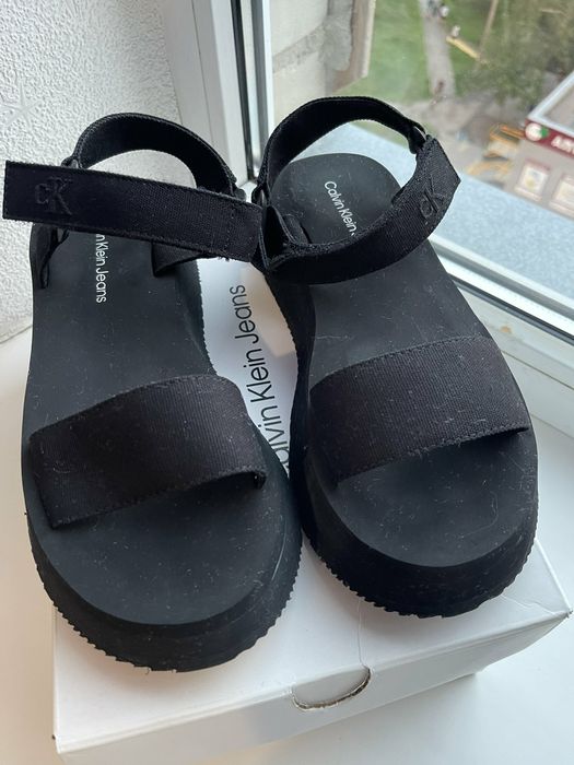 Calvin Klein сандали новые