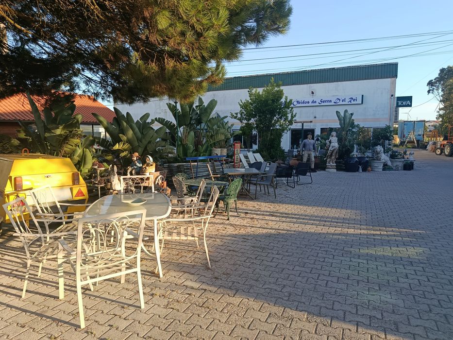 Vendo conjuntos de mesas e cadeiras de exterior