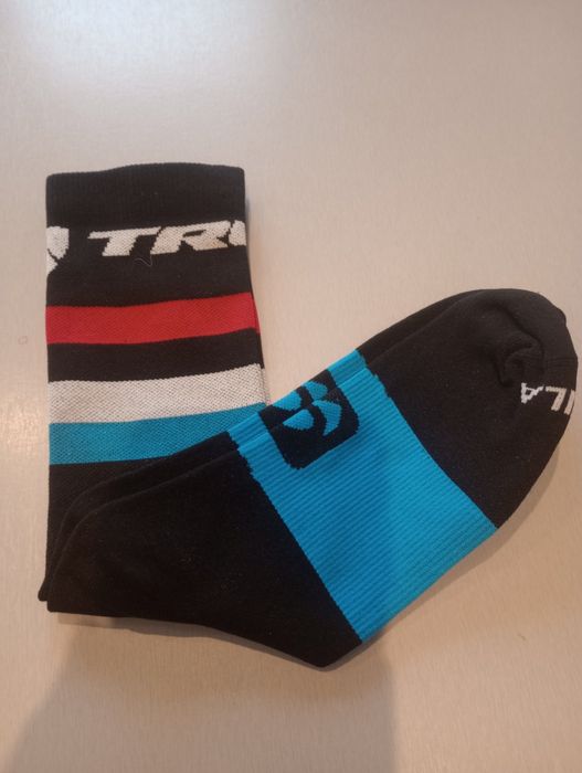 Dwa NOWE Bidony kolarskie specialized i NOWE skarpetki TREK
