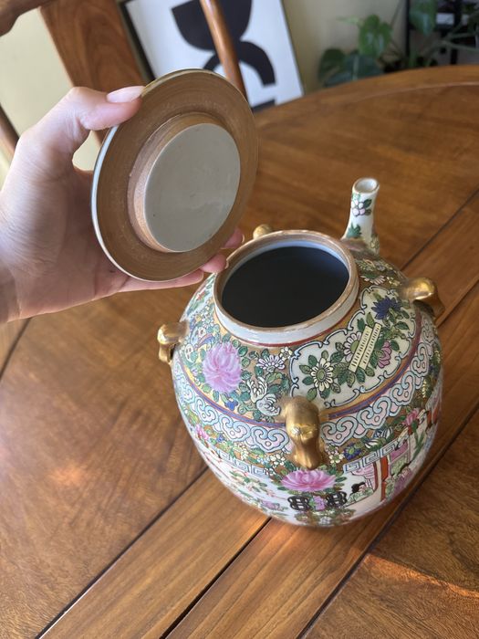 Vaso / Bule de porcelana chinesa sec.19-20