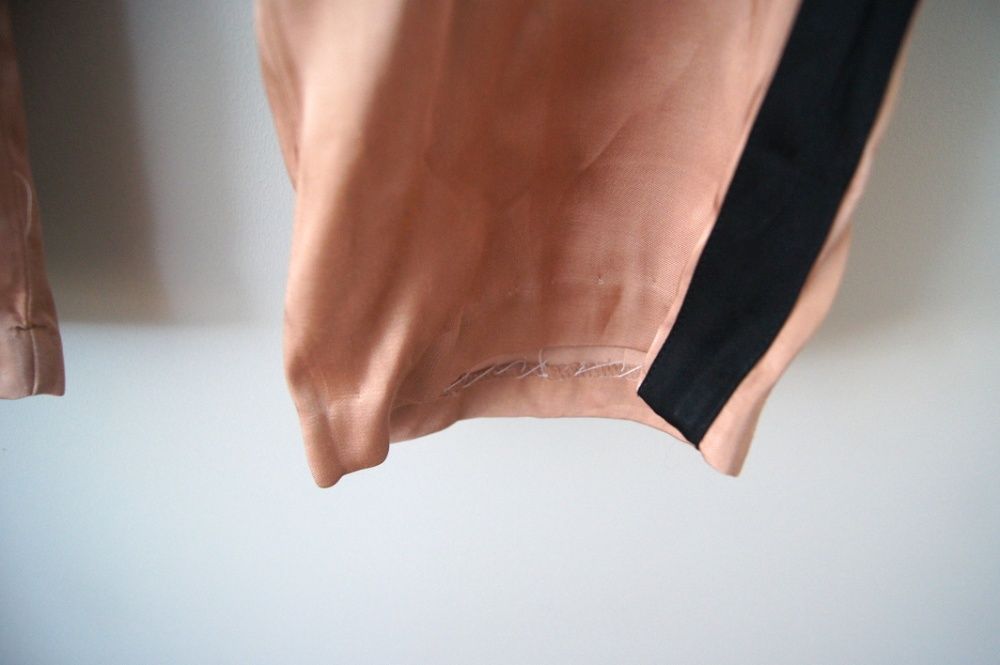 Zara basic 38M eleganckie miedziane lsniace spodnie z czarnym lampasem