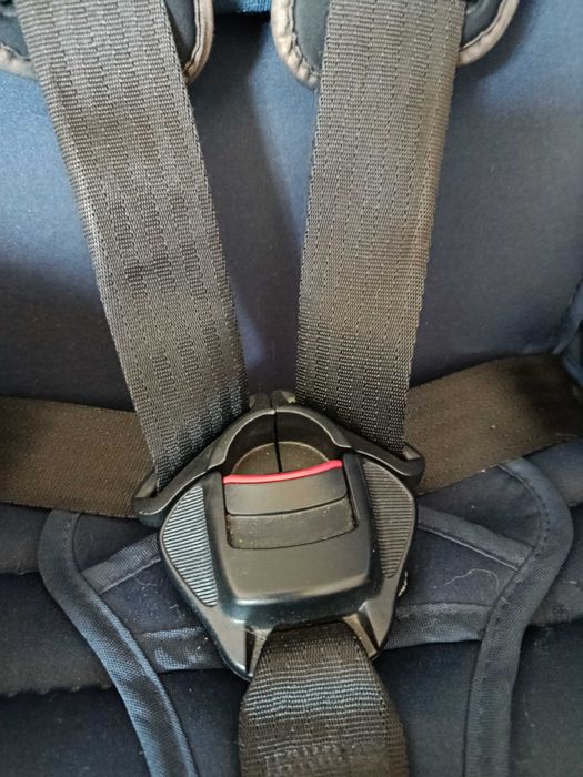Продам  бу дитяче автокрісло Chicco Xpace Isofix