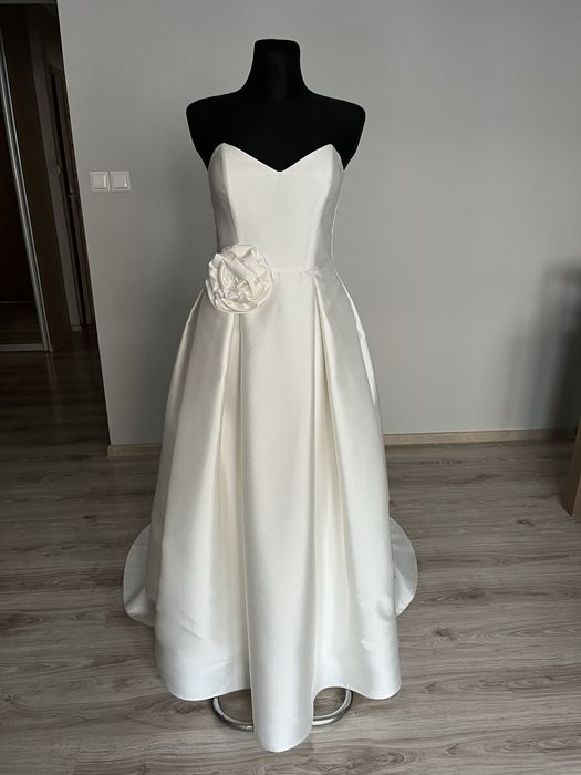 Suknia ślubna, rozmiar 40, klasyka i ponadczasowość