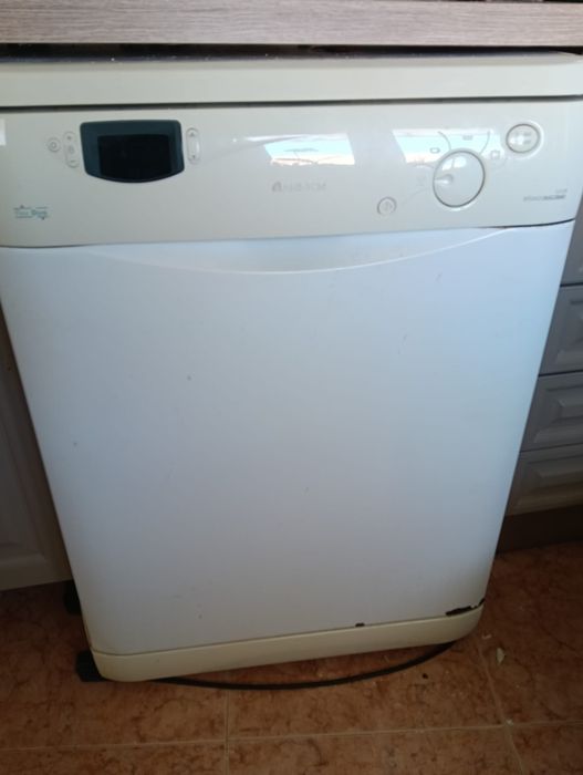 Máquina de Lavar Loiça Ariston (LIVRE INSTALAÇÃO ) - Impecável por dentro!
Máquina de Lavar Loiça Ariston (LIVRE INSTALAÇÃO ) - Impecável por dentro!