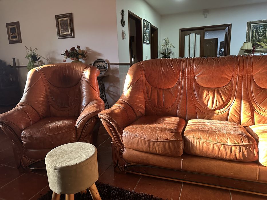 Sofás em pele em ótimo estado!