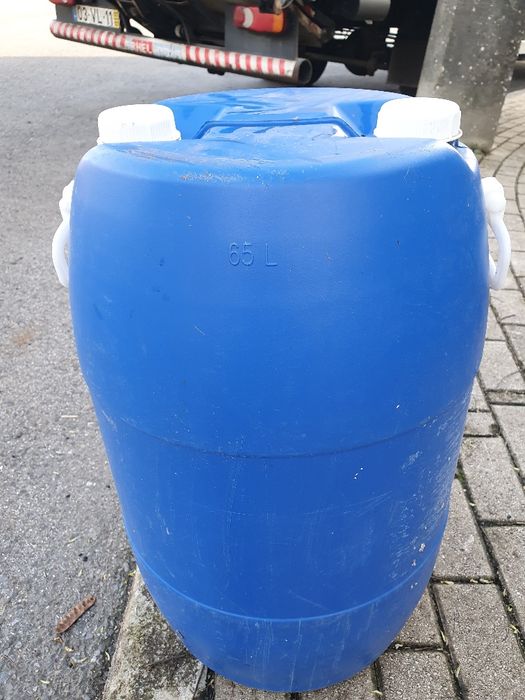 Barricas de 50 litros e bidons 30litros e de 65litross