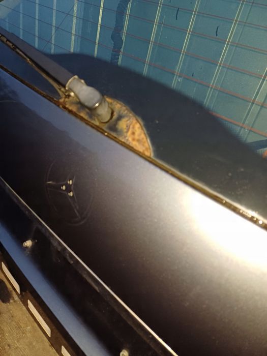 Mercedes W211 Klapa bagażnika tył Kombi 368 Szyba