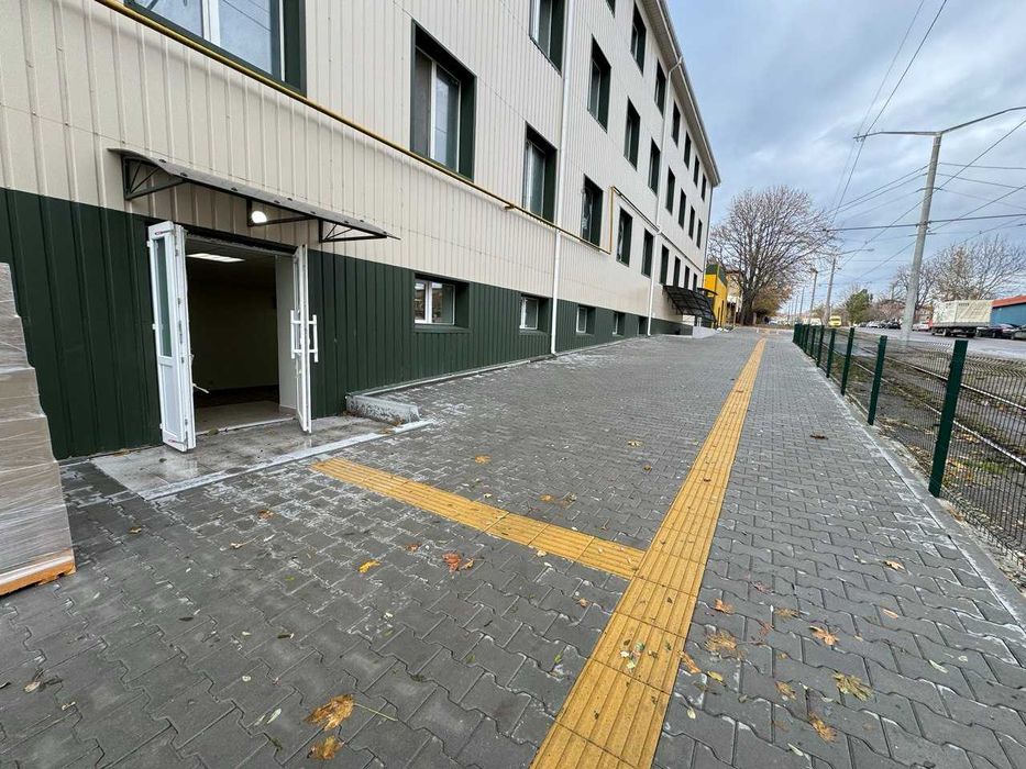 Фасадне приміщення під магазин в оренду. Від власника!