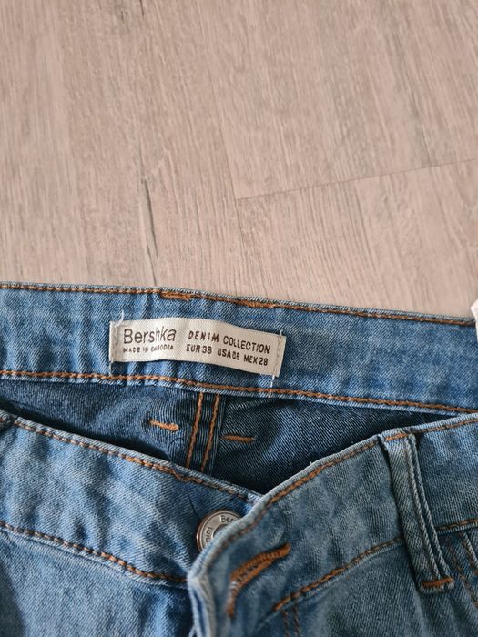 Jeansy elastyczne Bershka