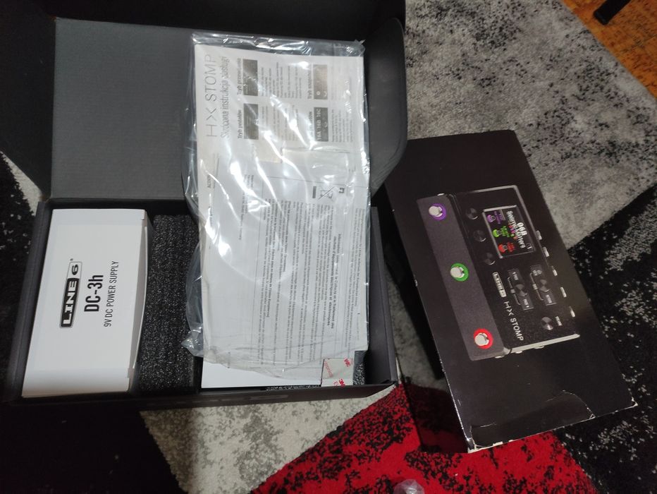 Line6 HX Stomp com caixa e cabos para fonte de alimentação