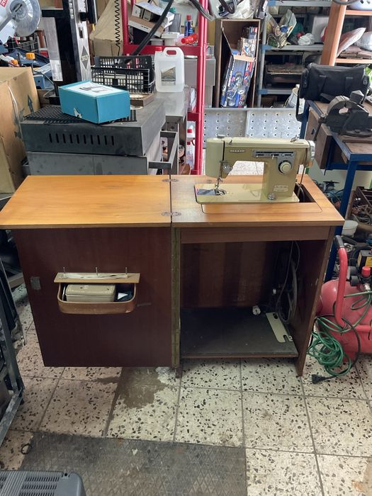 Maquina de costura antiga , alemã