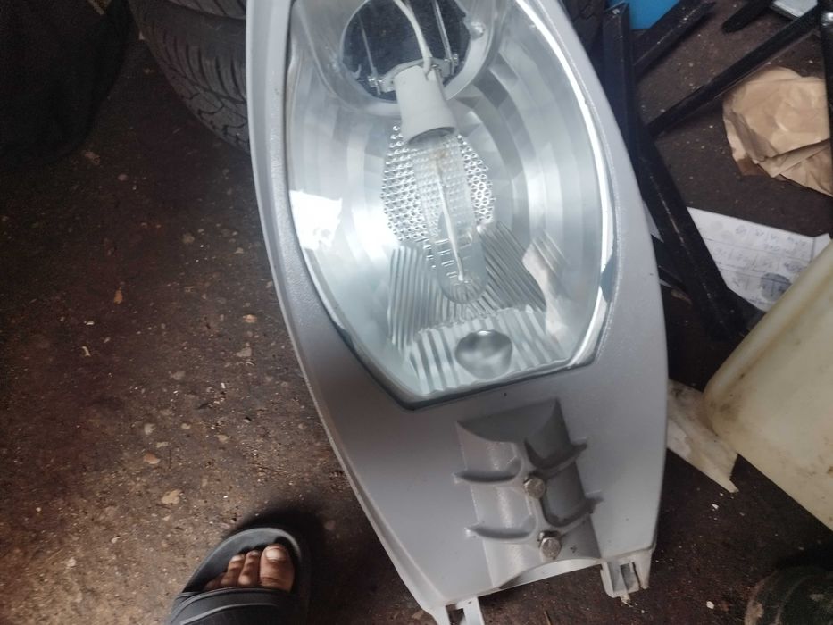 4 sztuki lamp z żarówkami sodowymi Osram 40 zł/sztuka