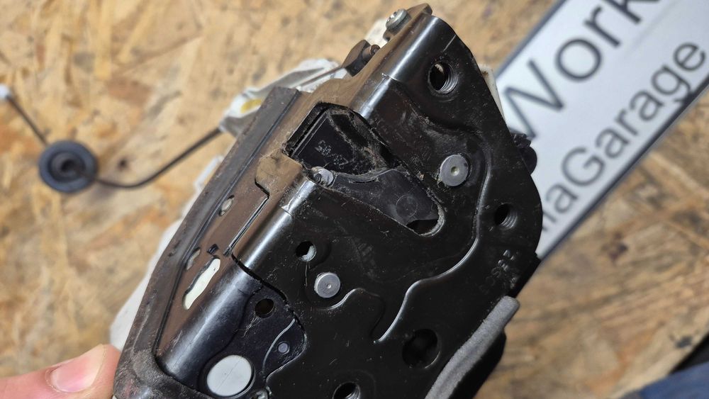 Fechadura Frente Esquerda Audi A4 B6 B7 A3 8P A6 C6 R8 Seat Exeo 8E1837015AA