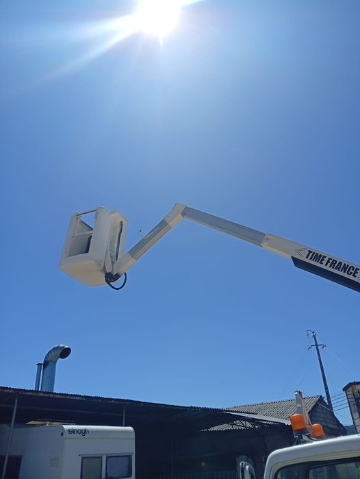 Nissan cabstar Naquel de grua elevatória