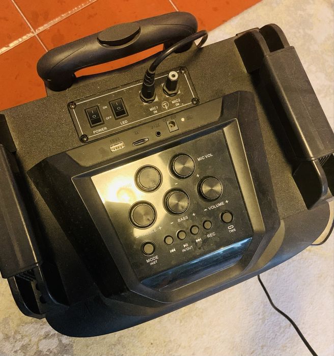 Coluna de Karaoke Portátil Moukey MTs 8-1 (120W) – Como Nova