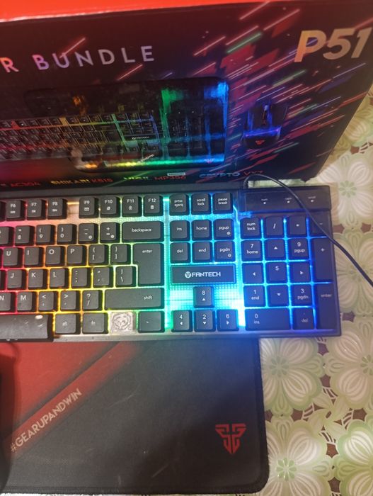 Продам клавиатуру и мышь