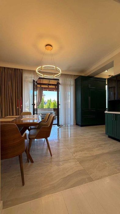 ПРОДАЖ БЕЗ КОМІСІЇ ВІП будинок з гарним ремонт 380кв.м. 9сот землі, хороше місце розташування Холодновідка є альтанка
