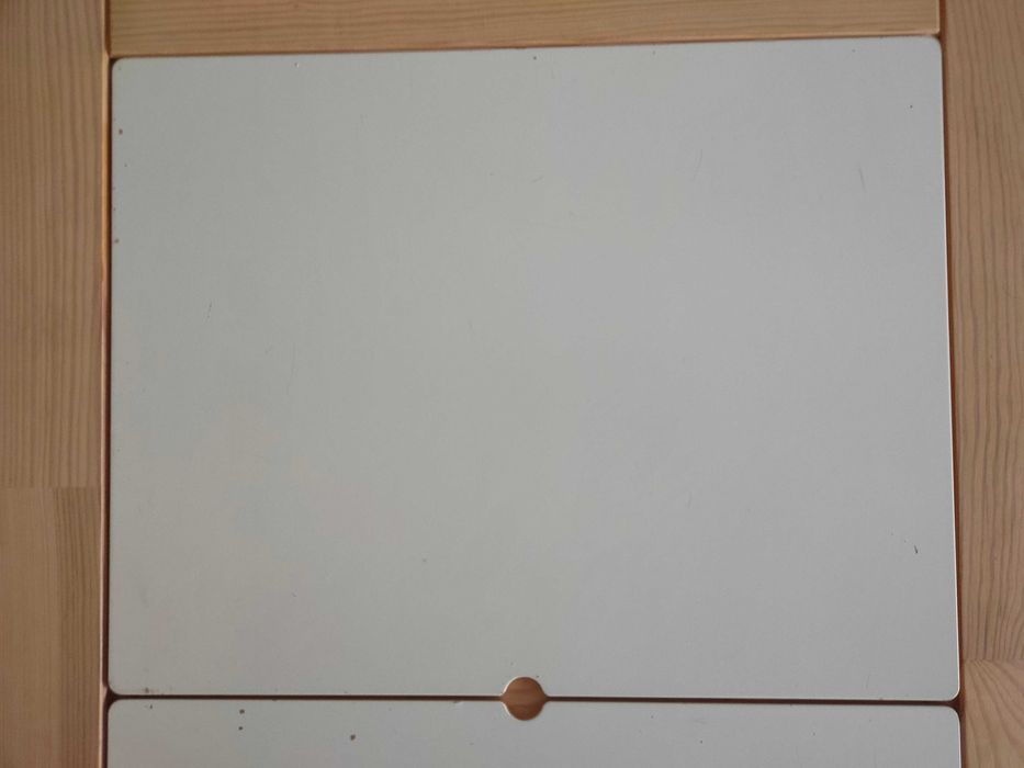 Mesa Flisat com 2 caixas de Arrumação