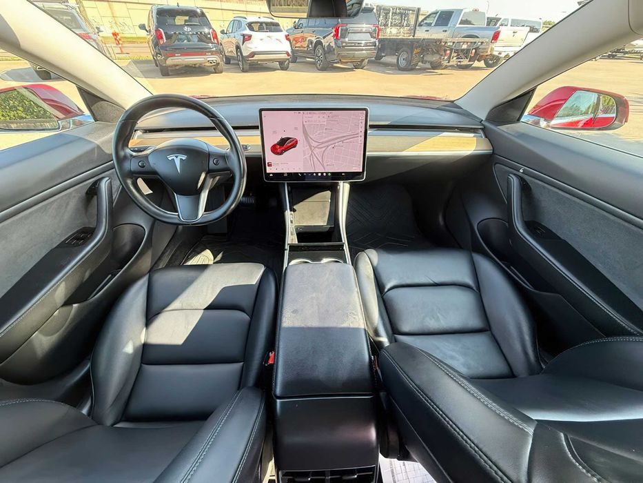 Tesla Model 3      2018