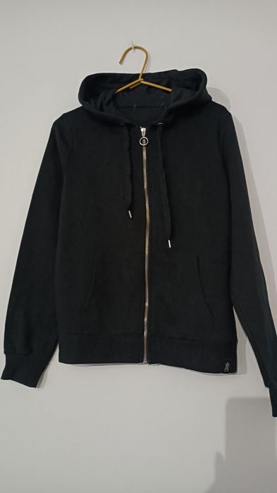 Bluza z kapturem czarna na zamek 36