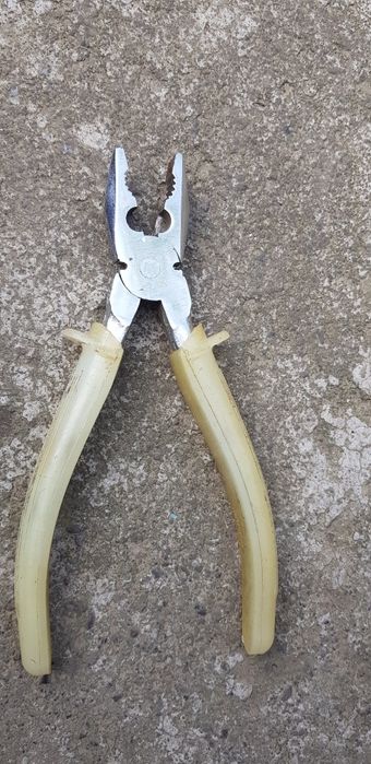 Пласкогубцы никелированые с диэлектрической ручкой ссср, новые