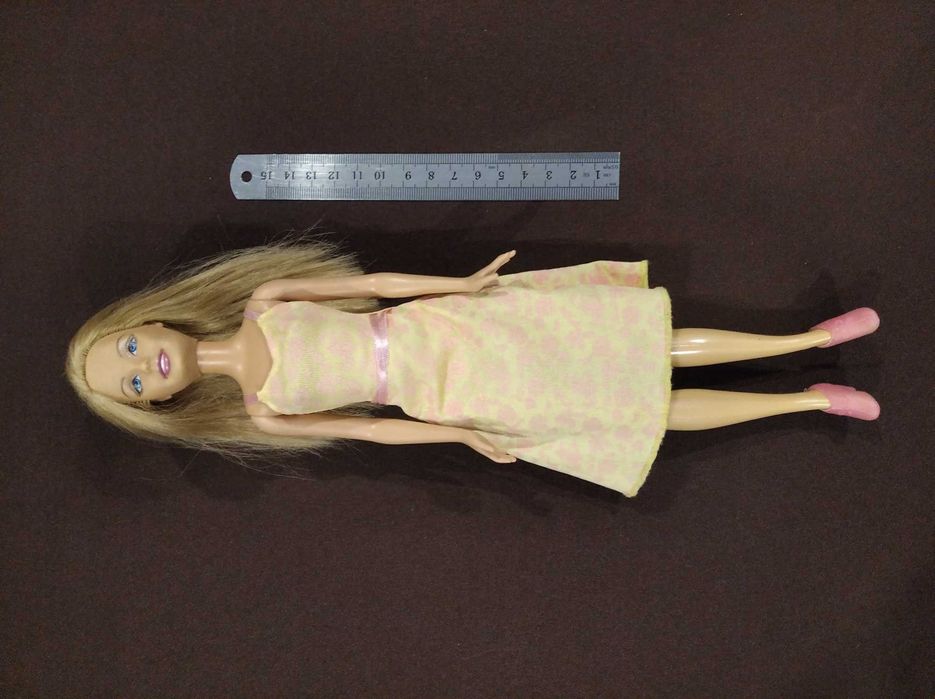 Bonecas Barbie, Nancy e outras