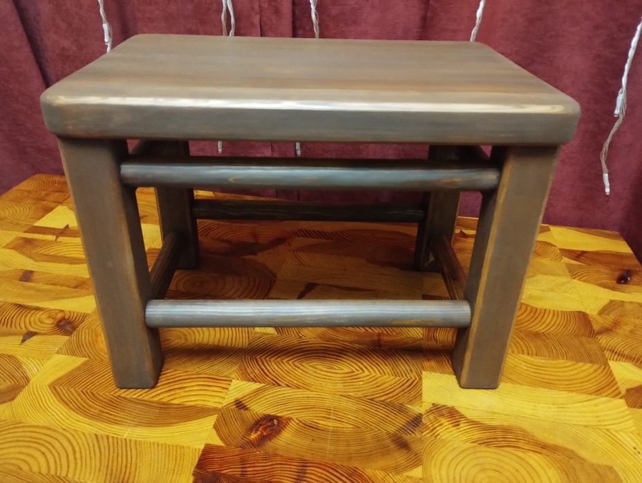 Табурет маленький дерев'яний
