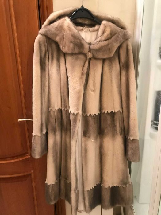 Шубы норковые и каракулевая б/у