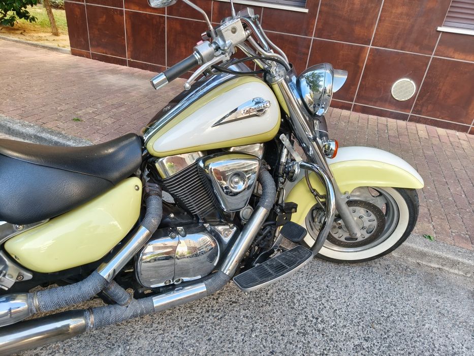 Suzuki intruder 1500 LC amarela
