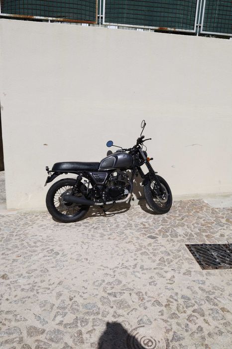 Bluroc Legend 125 Café Racer 2021 – 10.100 km – Estado impecável