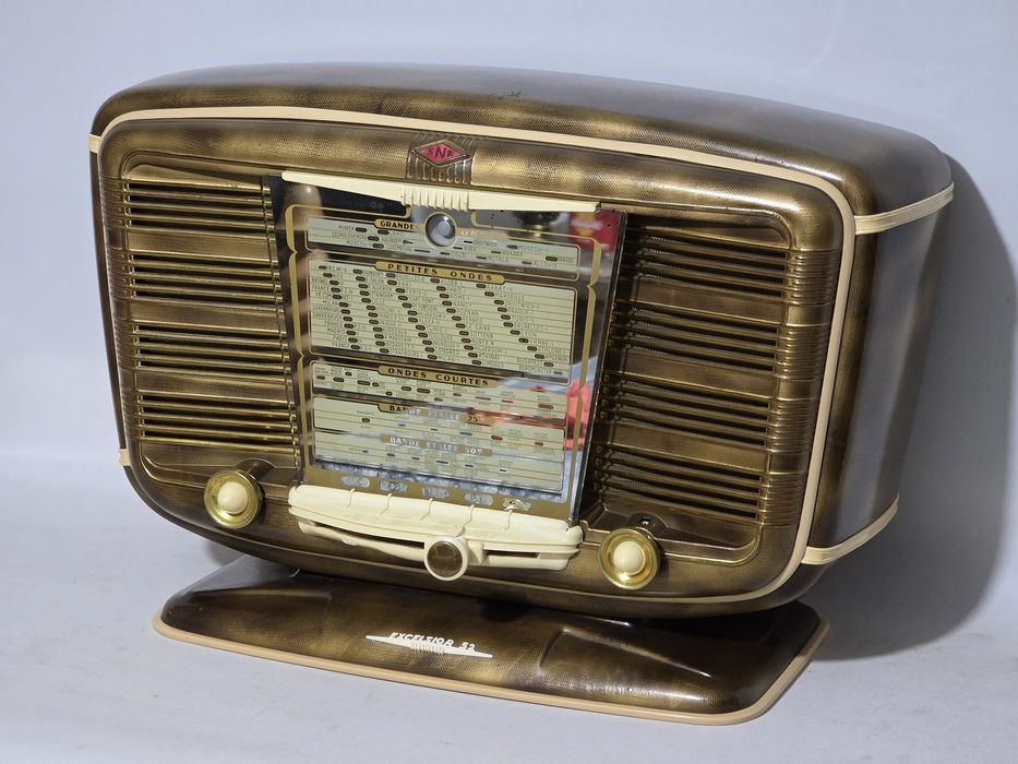 Rádio antigo reparado SNR