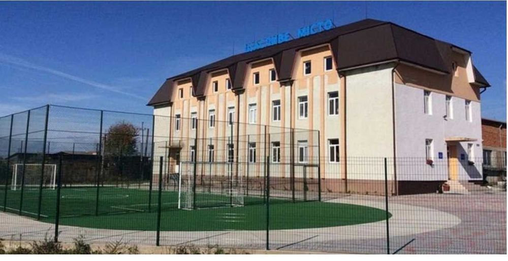 Продаж котедж м. Тячів біля Барви
