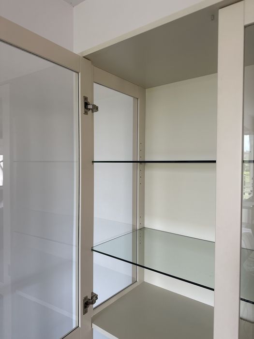 Witryna z półkami Ikea