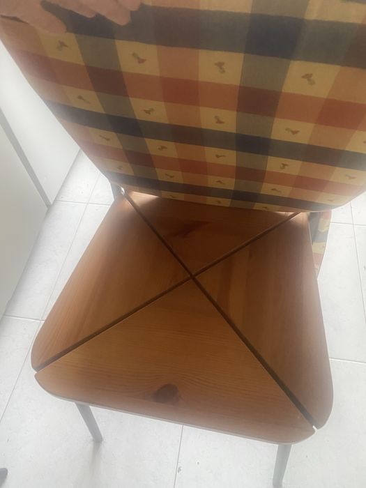 Mesa de cozinha e 4 cadeiras