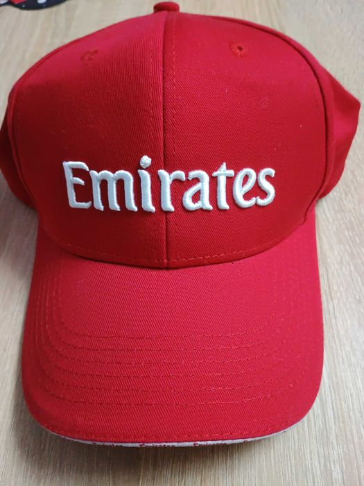 Czapka emirates fly better