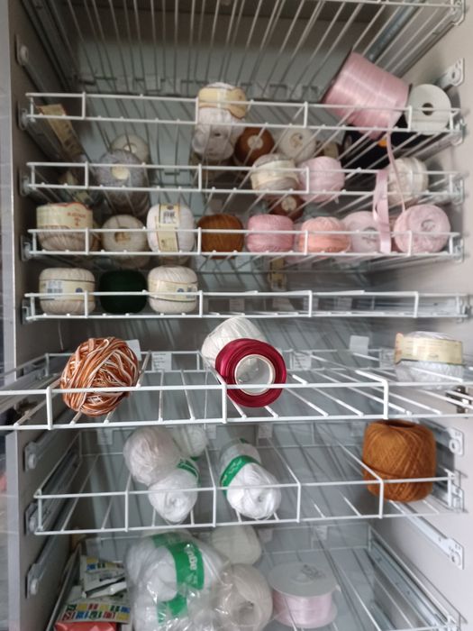 Móvel para guardar novelis de linhas