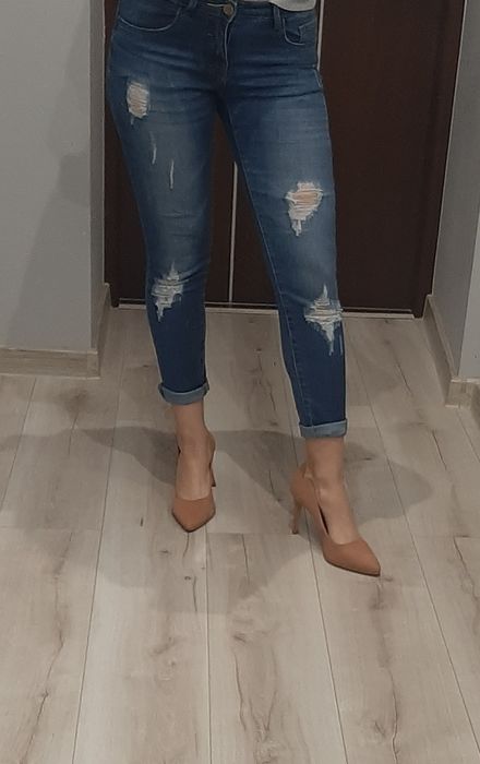 Spodnie z roztarciami Cropp