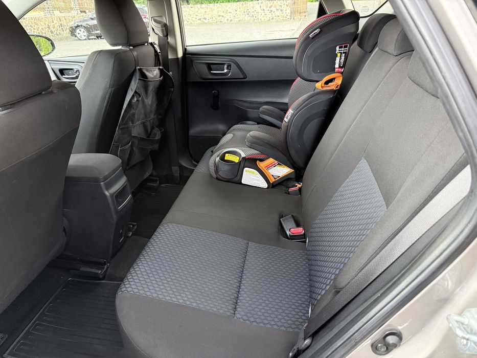 Toyota Auris 2013 хечбек БЕНЗИН 1.3