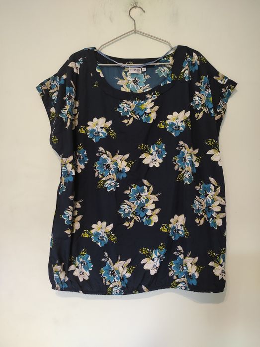 Zwiewna bluzka w kwiaty