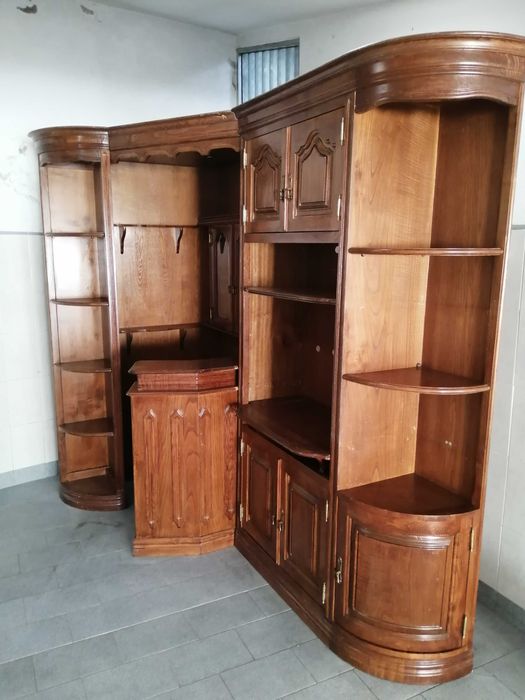 Bar de canto em madeira