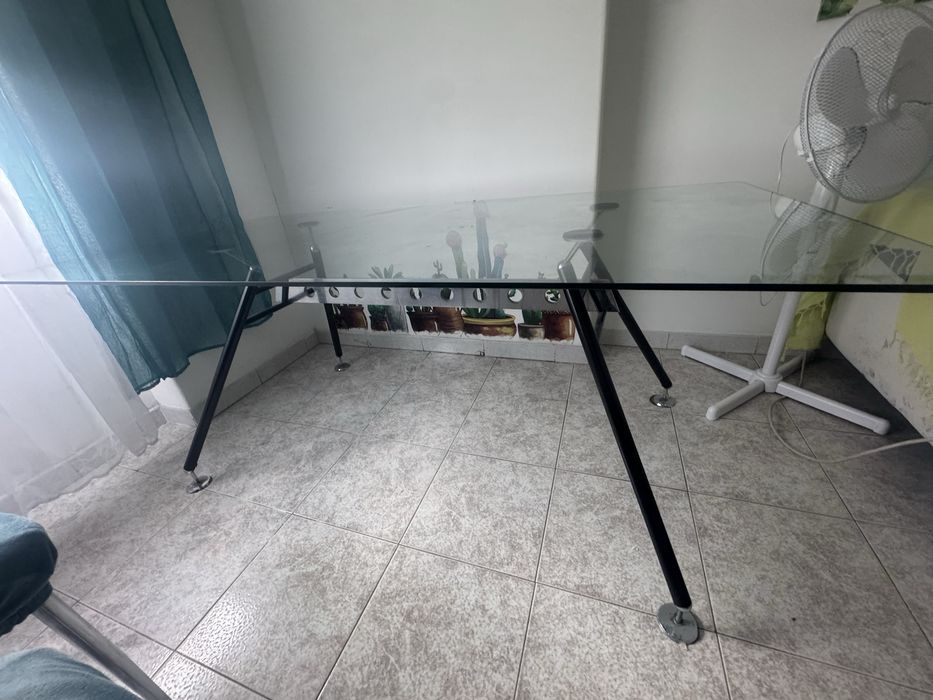 Mesa de sala com cadeiras