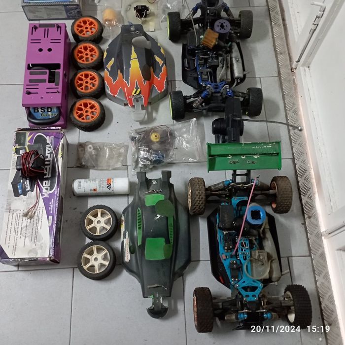 Conjunto de carros telecomandados a gasolina