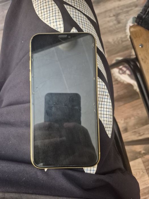 Продам iPhone 11