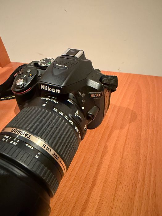 Nikon D5300 + lente Tamron AF 18-270mm f/3.5-6.3 + lente AF-S NIKKOR 50mm 1:1.4G + 3 baterias (1 original nikon)