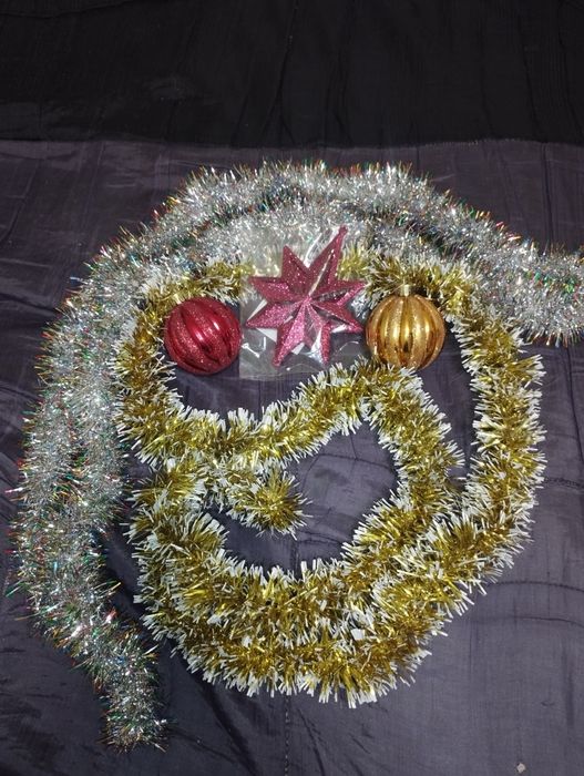 Новогодние шары (2 шт) + звезда + дождик 2 шт. Цена за набор